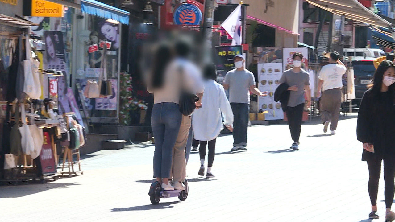 이면도로서 차량 앞으로 넘어진 보행자 사망…운전자 책임은