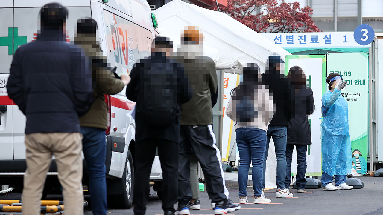 코로나19 다시 300명대…정부 "어제 300명 넘는 확진자 발생"