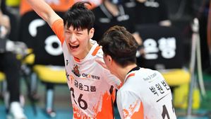 OK금융그룹, 철벽 블로킹으로 역전승 'OK'