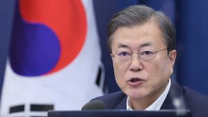 문 대통령 "공직자 마음가짐 가다듬어야&hellip;집단 아닌 공동체 이익을"