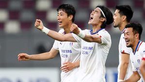 한석종의 결승 골에 기뻐하는 수원 선수 (사진=로이터, 연합뉴스)