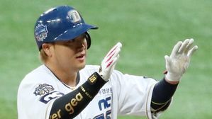 '8억 원 기부' NC 박석민, 2020 사랑의 골든글러브 수상자