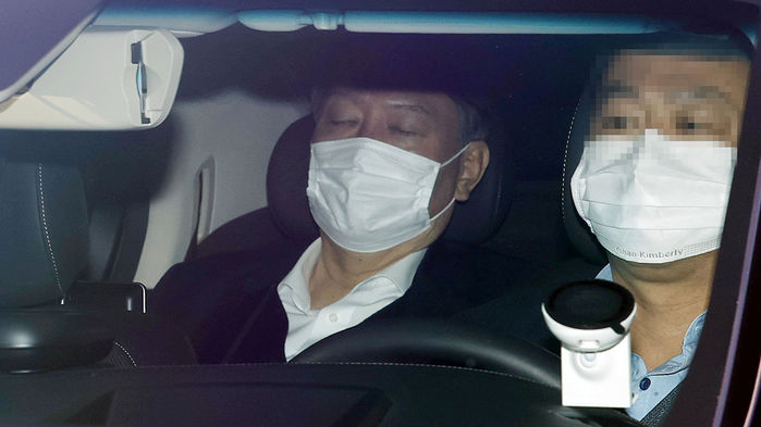 윤석열 출근길 포착…"정직 징계 확정까지 평소대로 업무"