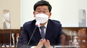 野 "수천억 사기꾼과 친분"&hellip;전해철 "모르는 사람"