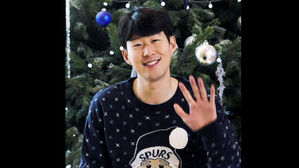 트리 한가운데 장식&hellip;손흥민이 보내온 '성탄 인사'