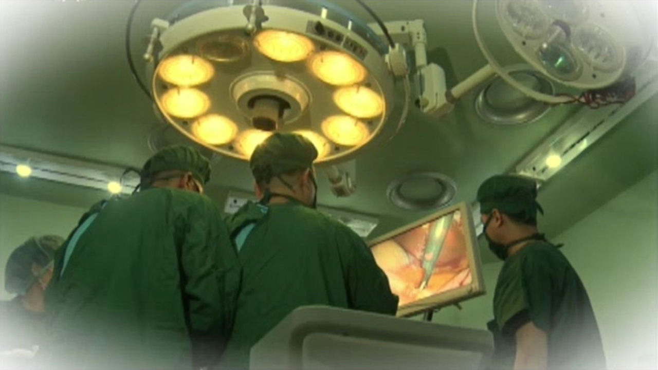 [0106 안정식 취재파일용] 북한 의사에게 수술을 받을 것인가 ② (사진=조선중앙TV)