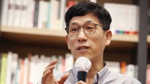 [그사람] 논객 진중권, 그는 왜 '대중의 오류'와 싸워왔나