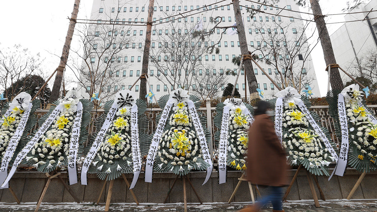 '정인이 학대 사망' 양부모 내일 첫 공판…살인죄 적용되나