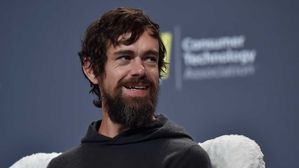 트위터 CEO "첫 트윗 경매 수익, 비트코인으로 기부할 것"