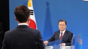 [영상] 문 대통령 "윤석열, 文 정부 총장…정치 염두에 둔다고 안 봐"