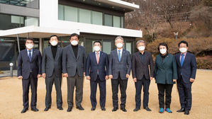 여당 의원들, 이재명 공관서 정책 회의…역학 구도 변화 조짐