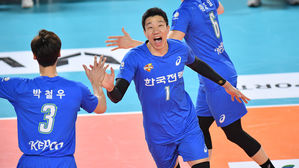 신영석 버틴 한국전력, 삼성화재 제압&hellip;빛바랜 마테우스 50득점