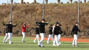 제주도에서 훈련하는 SK 와이번스 선수단 (사진=SK 와이번스 제공, 연합뉴스)