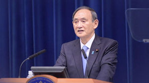 스가 장남, 고위 관료에 비싼 밥 샀다&hellip;또 악재
