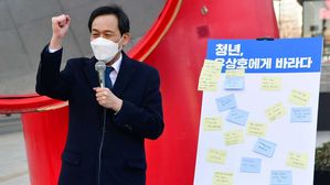이언주 "5&middot;18 술판 후안무치"&hellip;우상호 "삶 전체 평가받아야"