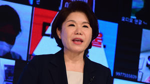 조은희, 대통령 &middot; 서울시장 주자 시장 방문에 "정치 쇼 그만"