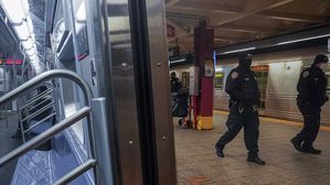 뉴욕 지하철서 노숙자 4명 연쇄 흉기 공격&hellip;2명 사망