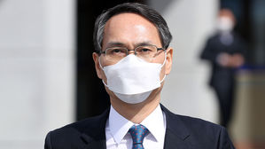 문 대통령, 남구준 초대 국가수사본부장 임명안 재가