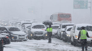 [포토Pick] 3월 첫날 기습 폭설…막혀버린 미시령
