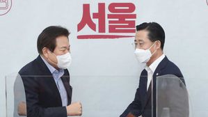 회의장 안 고성&hellip;오세훈 &middot; 안철수 단일화 협상 진통