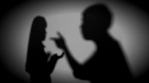 폭행 피해 올라선 곳&hellip;문 따고 들어온 남친에 결국 사망