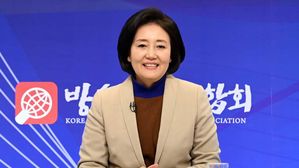 박영선, 부동산 등 현안 '공중전'…노인복지 공약 발표