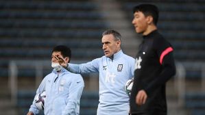 벤투 감독 "한일전, 변수 극복하고 결과 얻을 것"