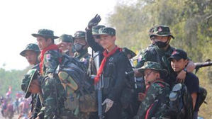 "시민들과 투쟁 함께" 미얀마 무장반군 군경 기지 공격