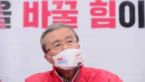김종인 "문 정부 능력 없어 젊은이들이 '영끌 &middot; 빚투' 몰두"