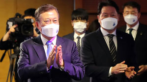 문 대통령 "경제 반등의 시간…'ESG 경영' 강조" 상공의 날 기념식 참석