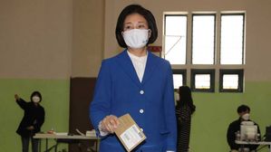 박영선, 종로서 사전투표&hellip;"부동산 정책, 지금과 확실히 다를 것"