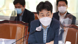 선관위, '한 자릿수 격차' 윤건영 의원에 "공직선거법 준수 촉구"