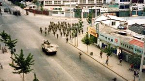 국정원, 5.18 기록 추가 제공…'최초 발포 장갑차' 근거 사진