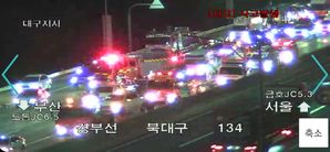 도로공사 작업차 · 승용차 추돌…3명 부상