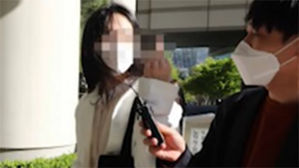 [풀영상] 재판 출석했다 질문하는 기자에게 '손가락 욕' 한 숙명여고 쌍둥이 자매