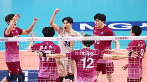 대한항공 '알렉스 복통' 우리카드 꺾고 챔프전 '승부 원점'