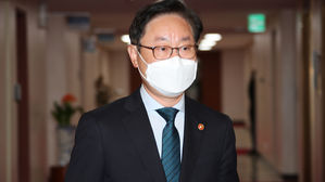 박범계, 이성윤 수사 두고 "누구 작품인지…" 불만 표시