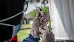 중국 '코로나 집단면역' 가속&hellip;백신 접종 8억 회분 돌파