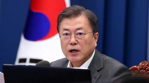 문 대통령, '아카데미상 수상' 윤여정에 축하 메시지