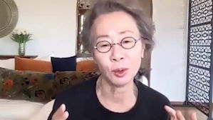 조던 필 감독으로부터 샴페인 선물을 받은 사실을 공개한 윤여정 (사진=CBS 방송 트위터 캡처, 연합뉴스)