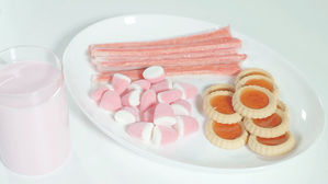 벌레 찧고 빻아서 만든 '딸기 우유'&hellip;다른 방법 찾았다