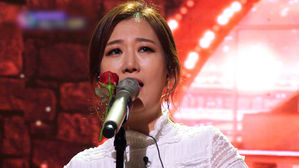 술잔 든 장윤정 눈물 삼켰는데&hellip;'사망설' 돌던 모친 근황
