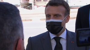 프랑스 마크롱, 지방순회 도중 뺨 맞아&hellip;2명 체포