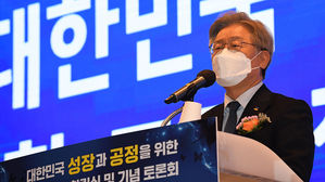 이재명 "윤석열, 포장지밖에 못 봐서 내용 뭔지 몰라"