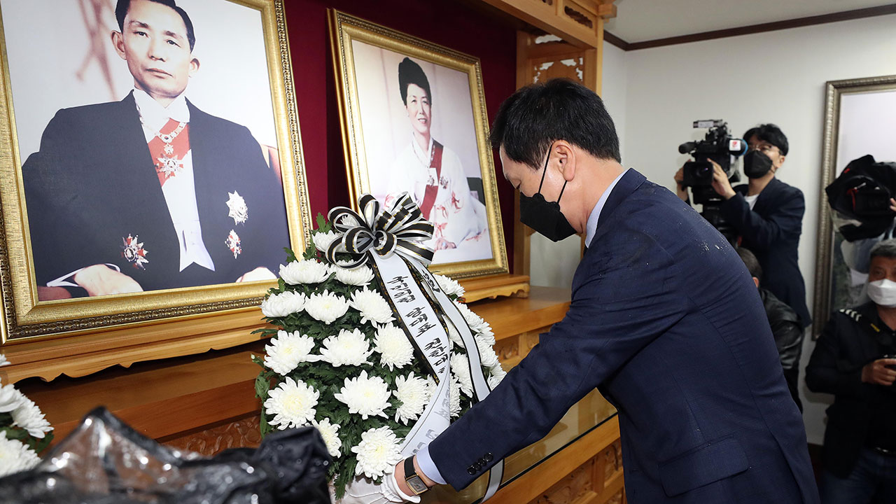 박정희 생가 찾은 김기현 