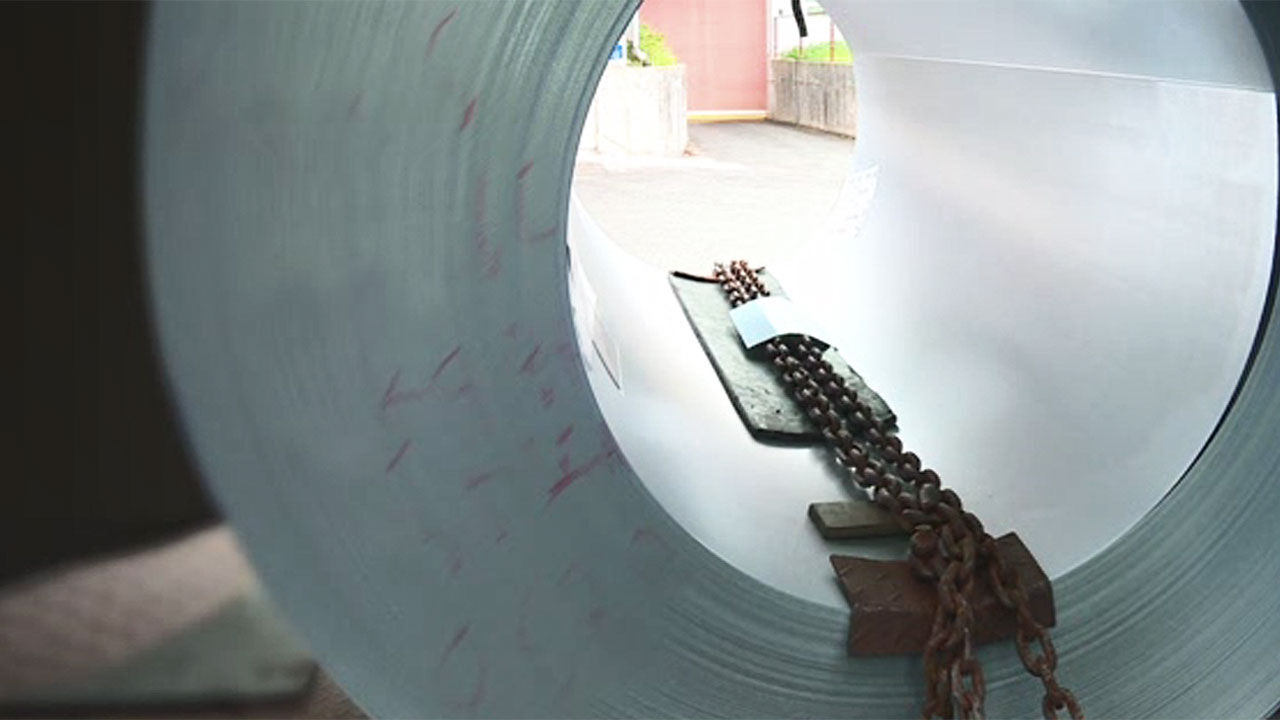 철강 코일 실은 트럭