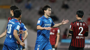 김건희 · 김민우 · 민상기 릴레이골…수원, 슈퍼매치 3-0 완승