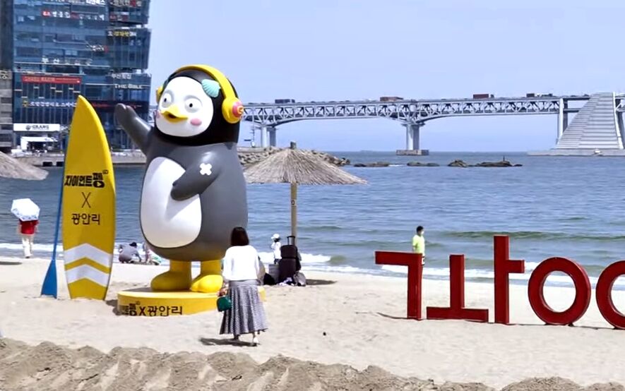 ？[Pick] 올해도 펭하! 백신 맞고 돌아온 '광안리 펭수'
