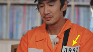 [SBS Star] VIDEO: 'Running Man' Fans Tear Up After Seeing the Number on Lee Kwang Soo's Clothing
