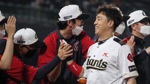 10위 롯데·9위 한화, 나란히 9회 말 끝내기 승리 합창